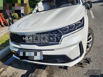 Photo 1 of 19: 2023 Kia Sorento 2.5 — Korean insurance auction