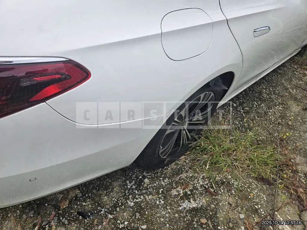 Photo 2 of 21: 2024 Mercedes-Benz E200 — Korean insurance auction