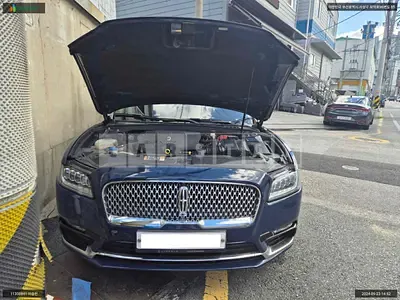 Photo 1 of 14: 2018 Bentley Lincoln Continental, VIN 1LN6L9BC5H5608913 — Korean insurance auction