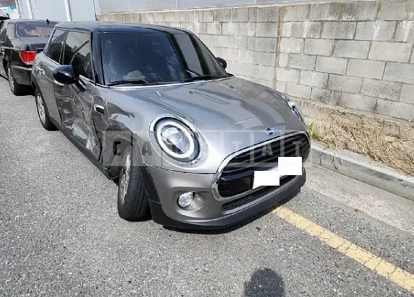 Photo 2 of 13: 2019 MINI Cooper, VIN WMWXU1105K2H35488 — Korean insurance auction