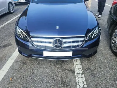 Photo 1 of 3: 2018 Mercedes-Benz E 200, VIN WDDZF4CB5JA444065 — Korean insurance auction