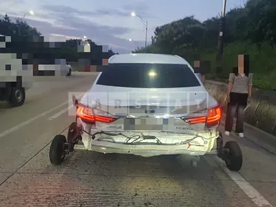 Photo 1 of 14: 2018 Lexus ES300h, VIN JTHBW1GG9J2175724 — Korean insurance auction