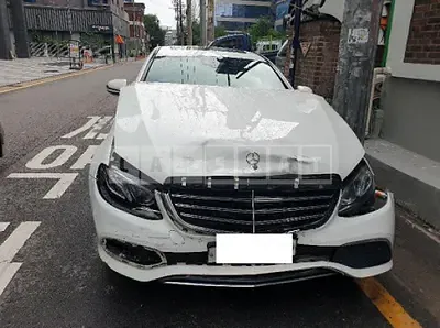 Photo 1 of 15: 2017 Mercedes-Benz E220d — Korean insurance auction