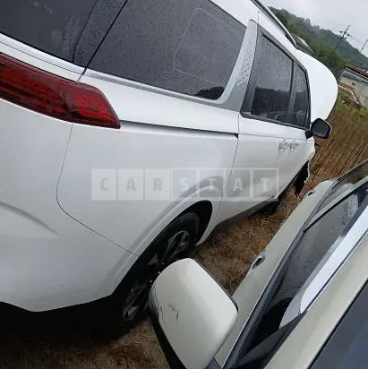 Photo 2 of 17: 2023 Kia Carnival, VIN KNANB81BBPS265944 — Korean insurance auction