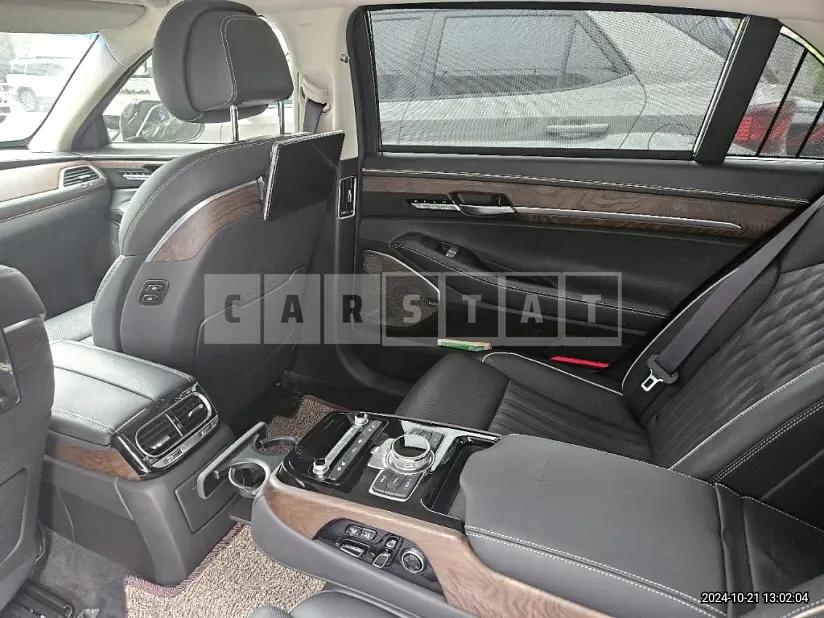 Photo 2 of 14: 2018 Genesis G90 3.3 — Korean insurance auction