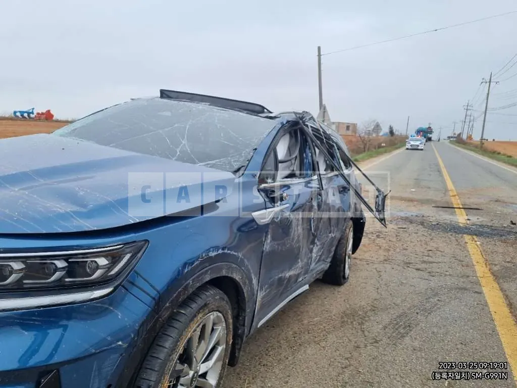 Photo 2 of 8: 2021 Kia Sorento, VIN KNARK81BGMA015419 — Korean insurance auction