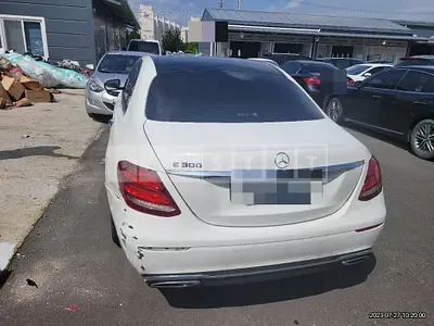 Photo 1 of 32: 2017 Mercedes-Benz E300, VIN WDDZF4JBXHA149962 — Korean insurance auction