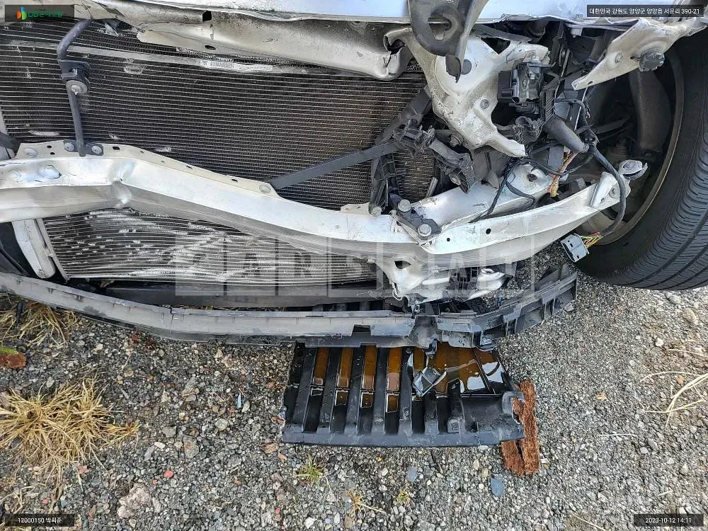 Photo 2 of 15: 2018 Mercedes-Benz E300, VIN WDDZF4JB0JA415317 — Korean insurance auction