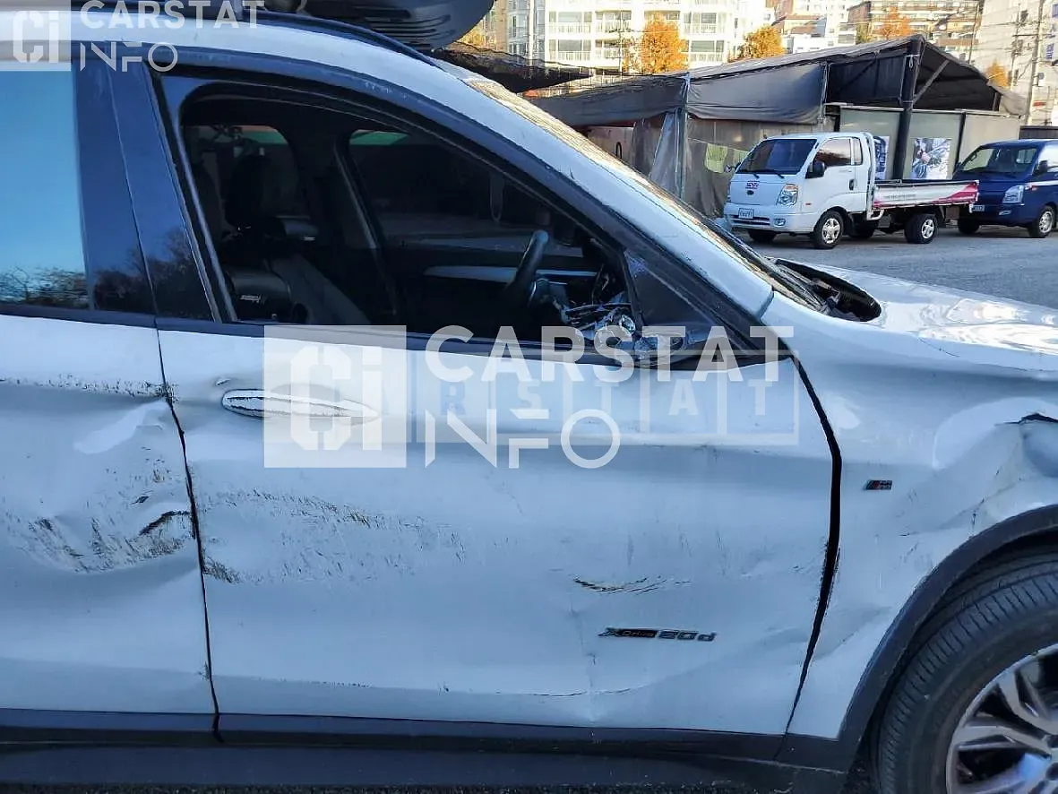 Photo 2 of 10: 2018 BMW X1 xDrive 20d, VIN WBAJJ1107JEF61077 — Korean insurance auction