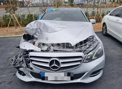 Photo 1 of 11: 2016 Mercedes-Benz E250 BlueTec 4Matic, VIN WDDHF9HB4GB303718 — Korean insurance auction