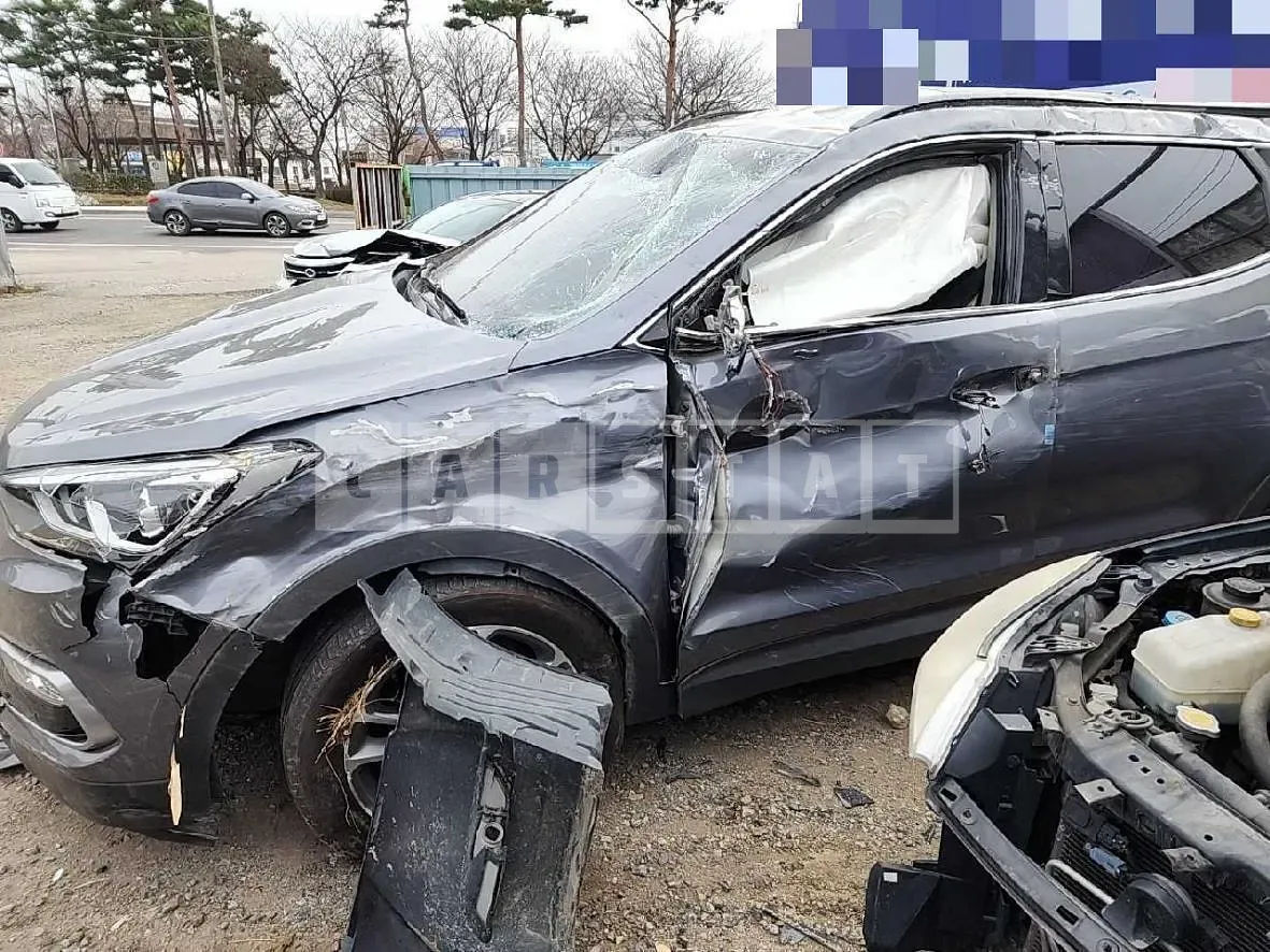 Photo 2 of 18: 2016 Hyundai Santa Fe 2.0, VIN KMHSW81UBGU674459 — Korean insurance auction