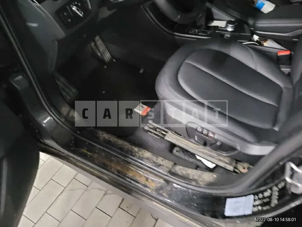 Photo 2 of 9: 2017 BMW X1 xDrive 18d, VIN WBAHT9107H5F20031 — Korean insurance auction