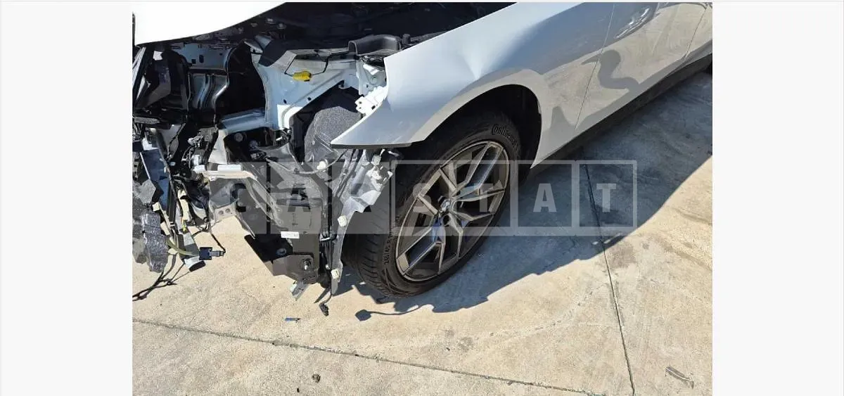 Photo 2 of 33: 2023 BMW 520i — Korean insurance auction