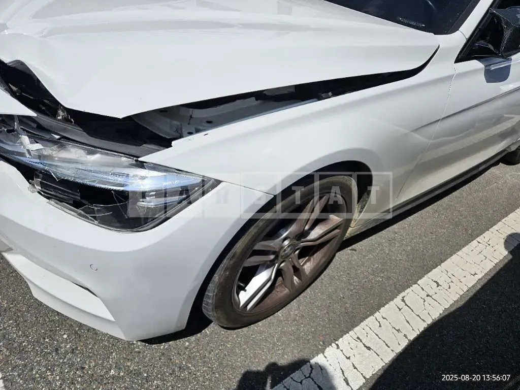 Photo 2 of 11: 2018 BMW 330i — Korean insurance auction
