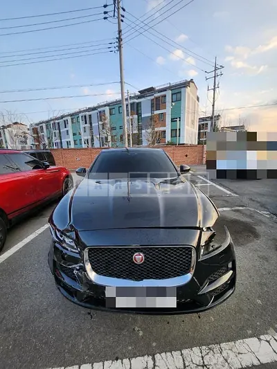 Photo 1 of 35: 2016 Jaguar F-Pace 20d, VIN SADCA2BN2JA298940 — Korean insurance auction