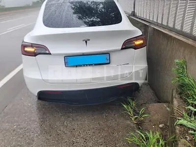 Photo 1 of 28: 2022 Tesla Model Y Long Range, VIN 7SAYGDEE9NF499094 — Korean insurance auction
