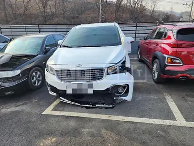 Photo 1 of 18: 2015 Kia Carnivals, VIN KNAMB81ABFS078623 — Korean insurance auction