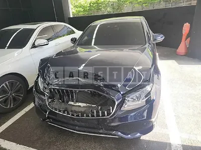 Photo 1 of 43: 2017 Mercedes-Benz E220 d 4Matic, VIN WDDZF0FB8HA189054 — Korean insurance auction