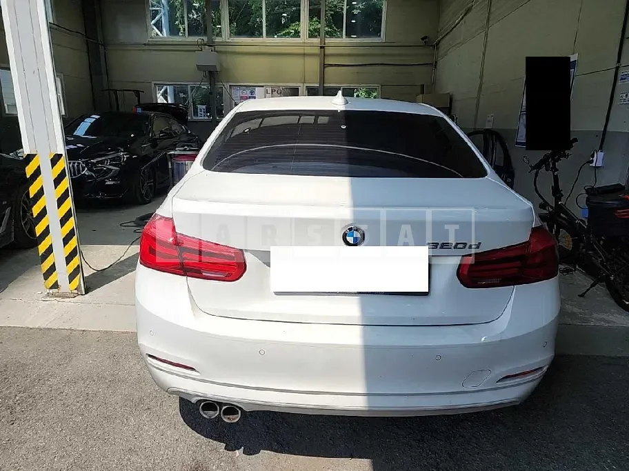 Photo 2 of 6: 2017 BMW 320d — Korean insurance auction