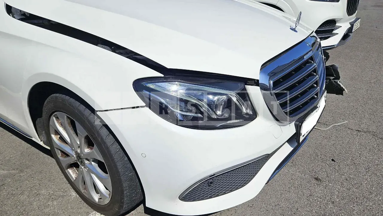 Photo 2 of 40: 2019 Mercedes-Benz E220d 4Matic, VIN WDDZF0FB0KA688910 — Korean insurance auction