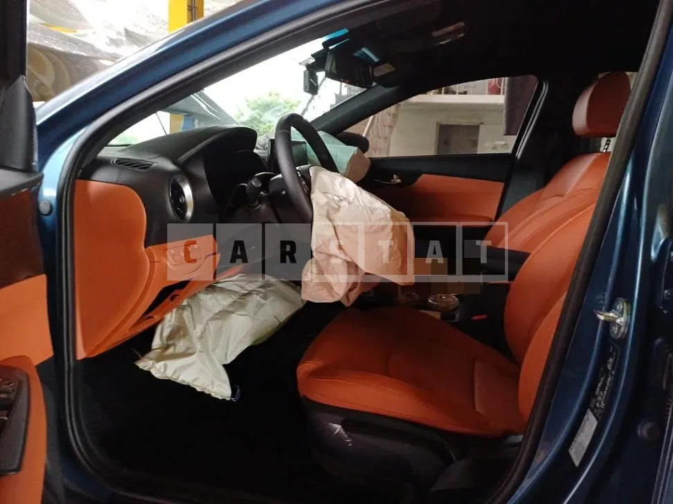 Photo 2 of 10: 2024 Kia K3 1.6 — Korean insurance auction