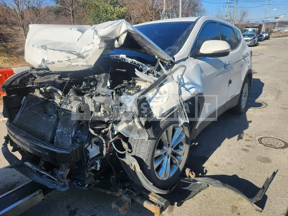 Photo 2 of 7: 2016 Hyundai Santa Fe, VIN KMHSU81UBHU701690 — Korean insurance auction