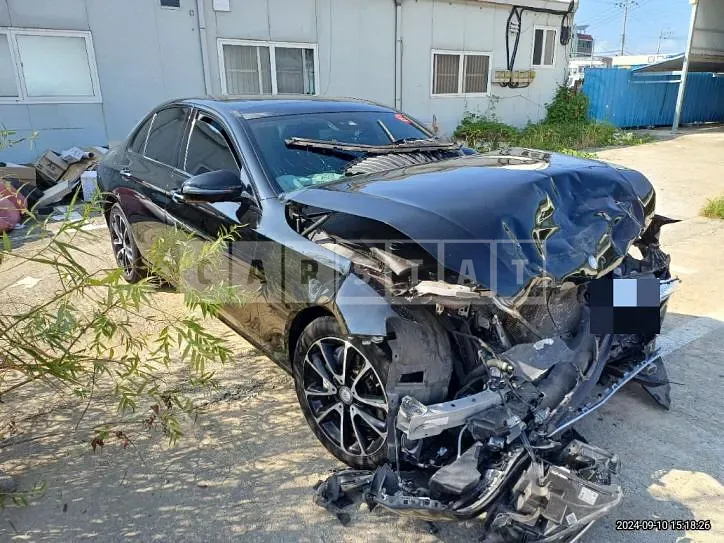 Photo 2 of 11: 2016 Mercedes-Benz E300 — Korean insurance auction