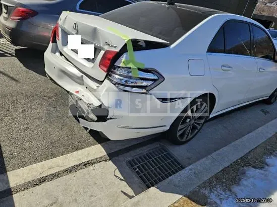 Photo 2 of 21: 2016 Mercedes-Benz E300 4Matic — Korean insurance auction
