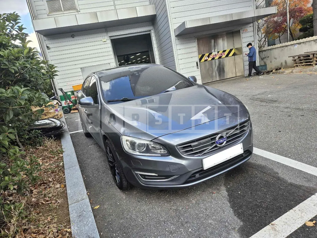 Photo 2 of 12: 2016 Volvo S60 D4, VIN YV1FSA8BDH2423197 — Korean insurance auction