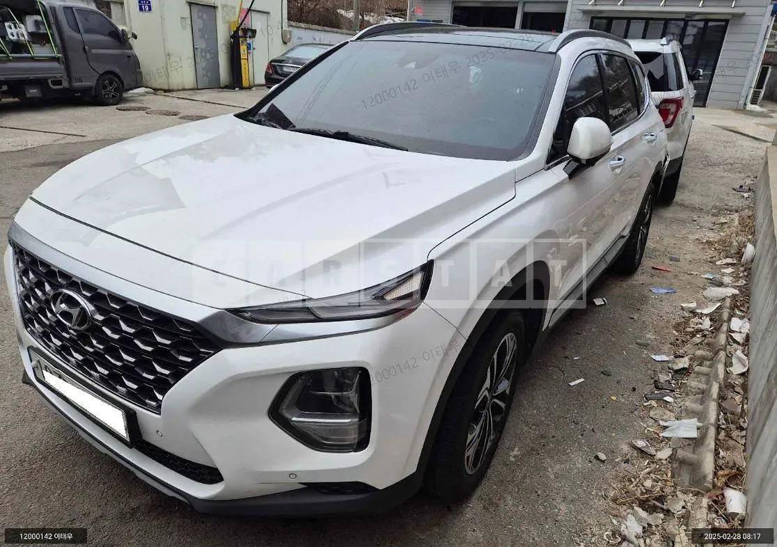Photo 2 of 17: 2019 Hyundai Santa Fe, VIN KMHS281BBLU248659 — Korean insurance auction