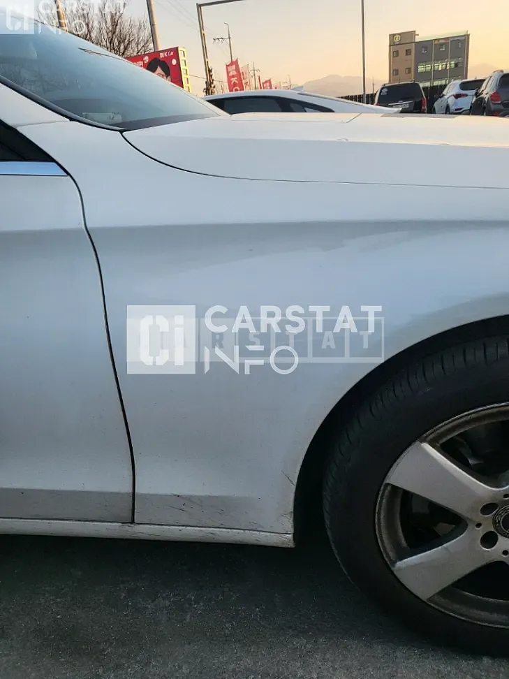 Photo 2 of 43: 2018 Mercedes-Benz C 200, VIN WDDWF4CB0JF709075 — Korean insurance auction