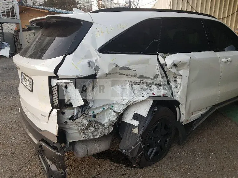 Photo 2 of 13: 2024 Kia Sorento, VIN KNARH81GBRA237082 — Korean insurance auction
