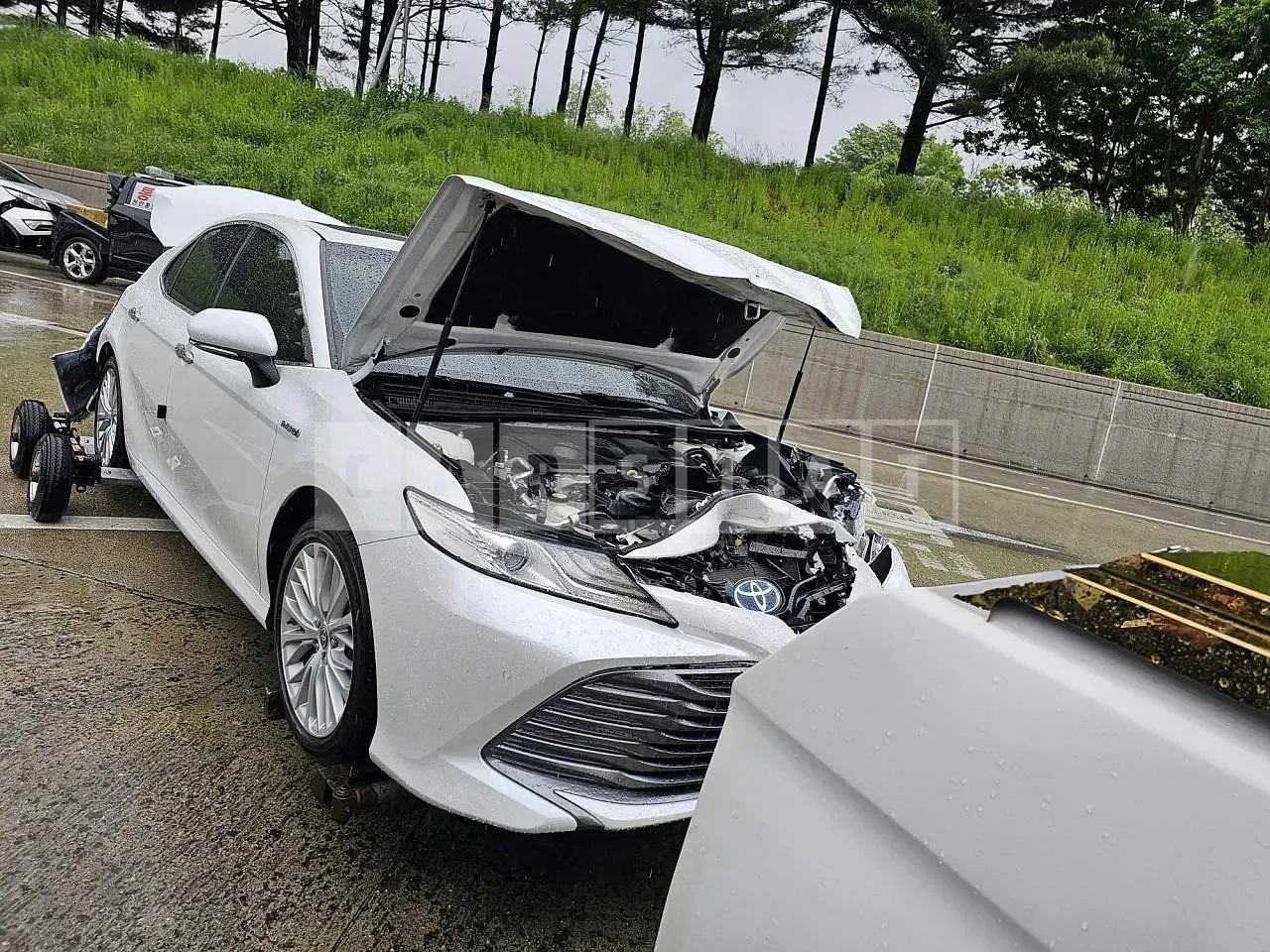 Photo 2 of 9: 2020 Toyota Camry Hybrid, VIN JTNB21HK7L3074478 — Korean insurance auction