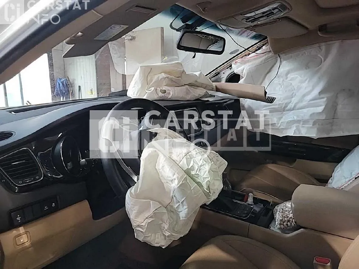Photo 2 of 8: 2017 Kia Carnival, VIN KNAME81ABHS325129 — Korean insurance auction