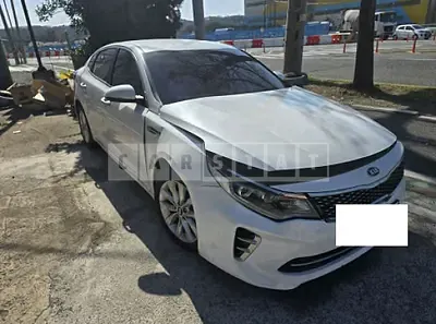 Photo 1 of 10: 2016 Kia K5 — Korean insurance auction