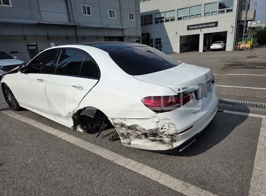 Photo 2 of 5: 2023 Mercedes-Benz E350 4Matic — Korean insurance auction