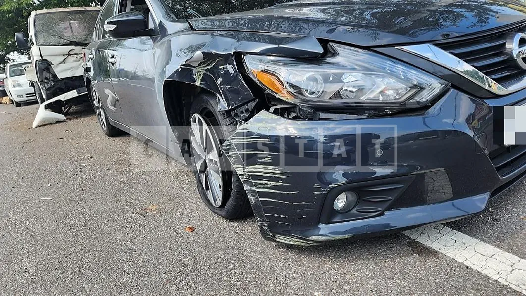 Photo 2 of 14: 2017 Nissan Altima 2.5, VIN 1N4AL3AP1HC182364 — Korean insurance auction