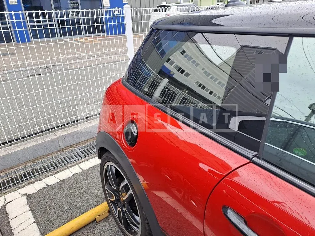 Photo 2 of 31: 2015 MINI Cooper SD, VIN WMWXN9105F2A95025 — Korean insurance auction