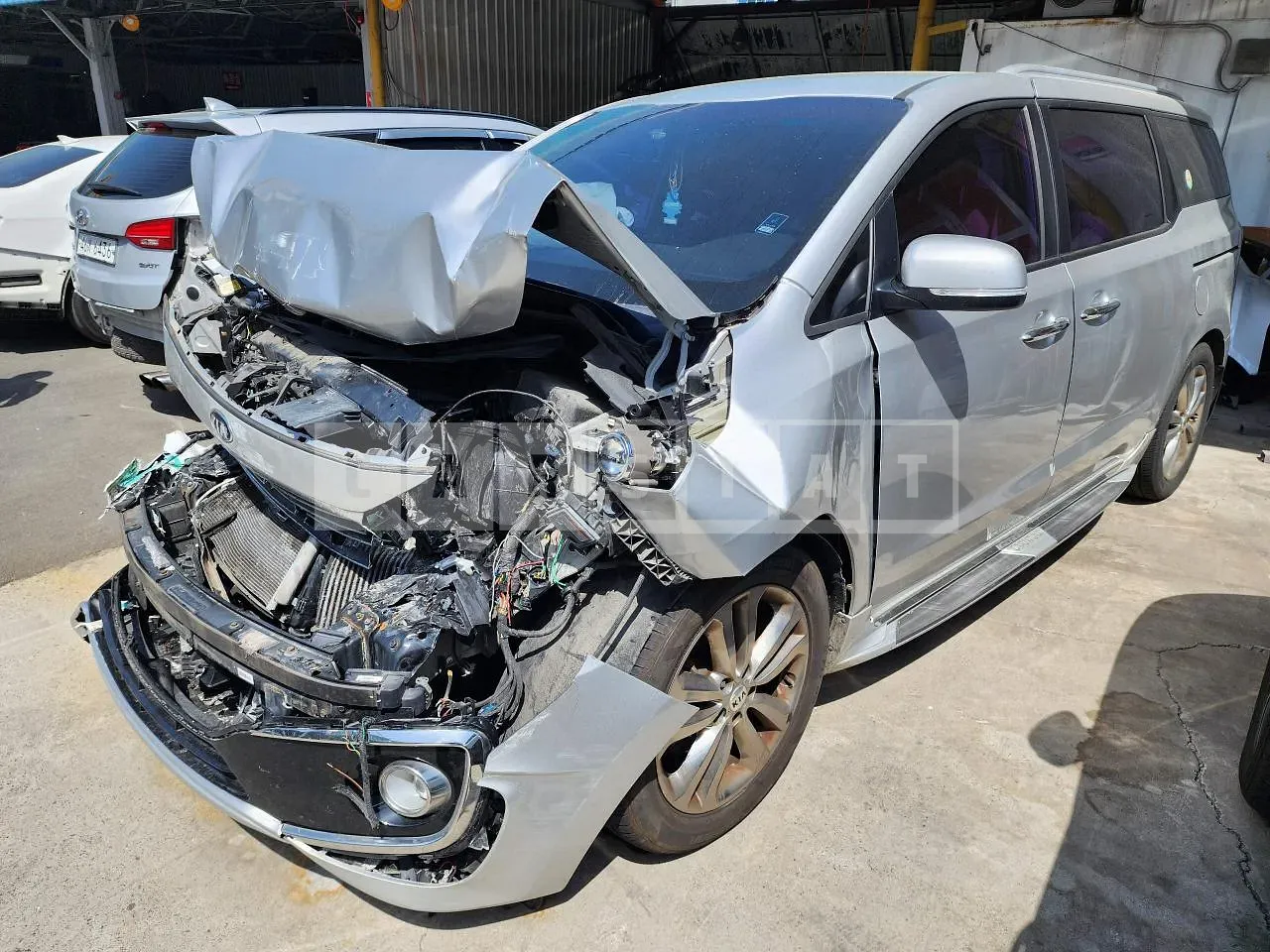 Photo 2 of 8: 2016 Kia Carnival, VIN KNAMC81ABGS194805 — Korean insurance auction