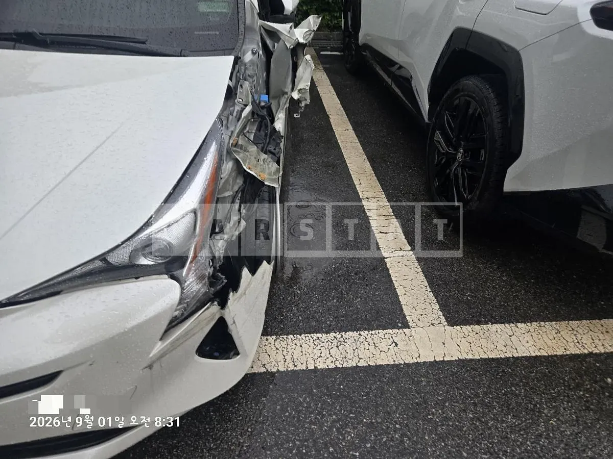 Photo 2 of 5: 2017 Toyota Prius — Korean insurance auction