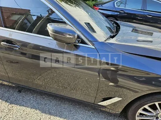 Photo 2 of 35: 2020 BMW 520i Luxury — Korean insurance auction