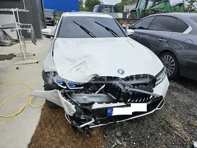 Photo 1 of 29: 2023 BMW 320i — Korean insurance auction