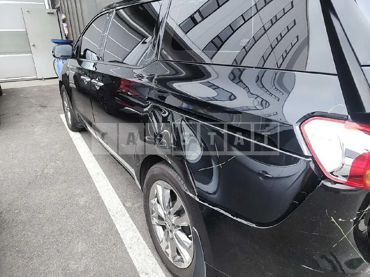 Photo 2 of 41: 2017 Kia Carnivals, VIN KNAMD81ABJS390133 — Korean insurance auction