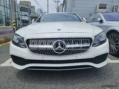 Photo 1 of 17: 2017 Mercedes-Benz E 300 4Matic — Korean insurance auction