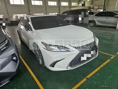 Photo 1 of 14: 2021 Lexus ES300h — Korean insurance auction