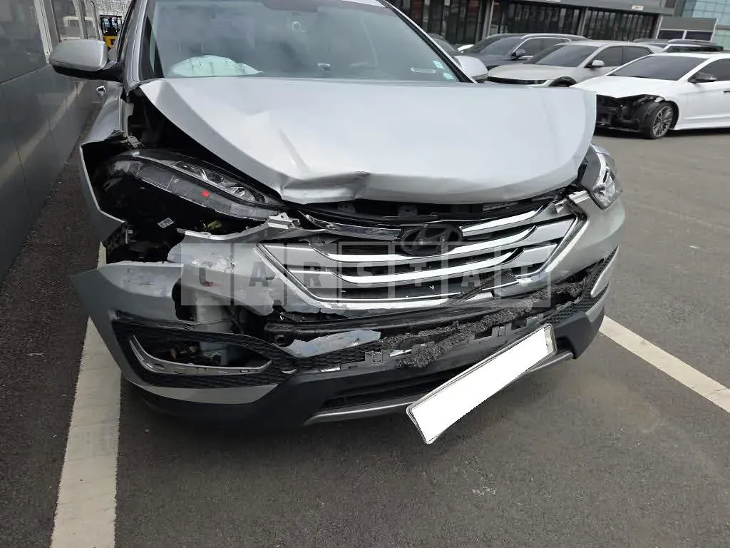 Photo 2 of 12: 2015 Hyundai Santa Fe, VIN KMHSU81UBFU451954 — Korean insurance auction