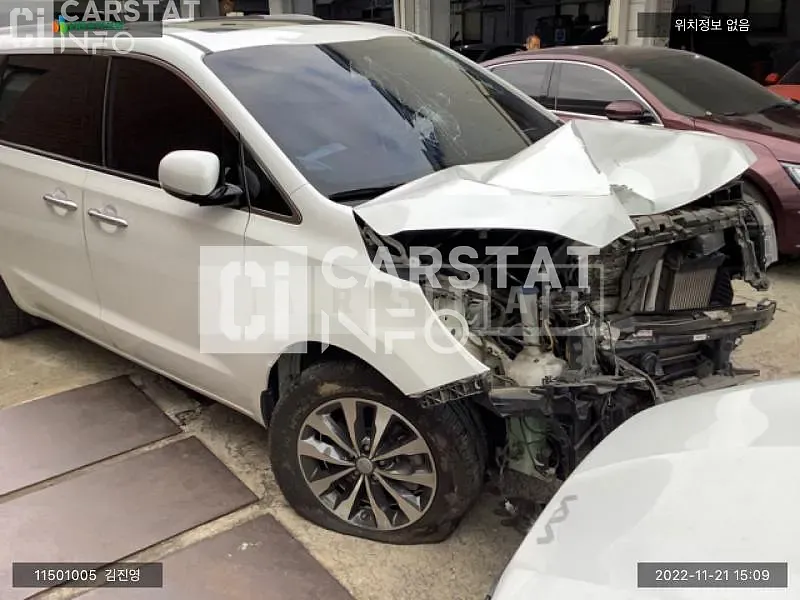 Photo 2 of 9: 2017 Kia Carnival, VIN KNAMB81ABJS423320 — Korean insurance auction