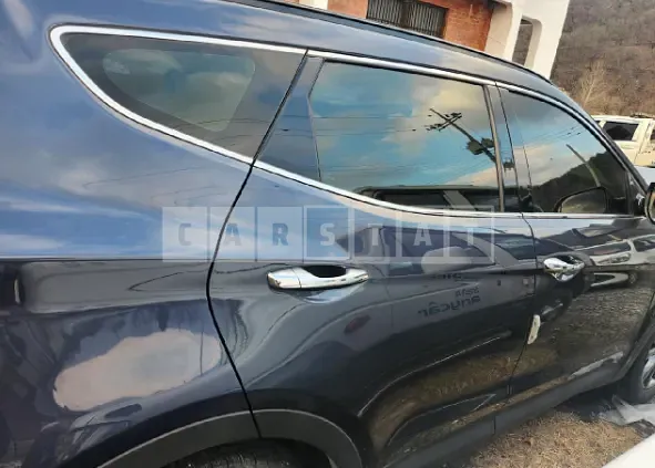 Photo 2 of 9: 2017 Hyundai Santa Fe, VIN KMHSW81UBHU720724 — Korean insurance auction