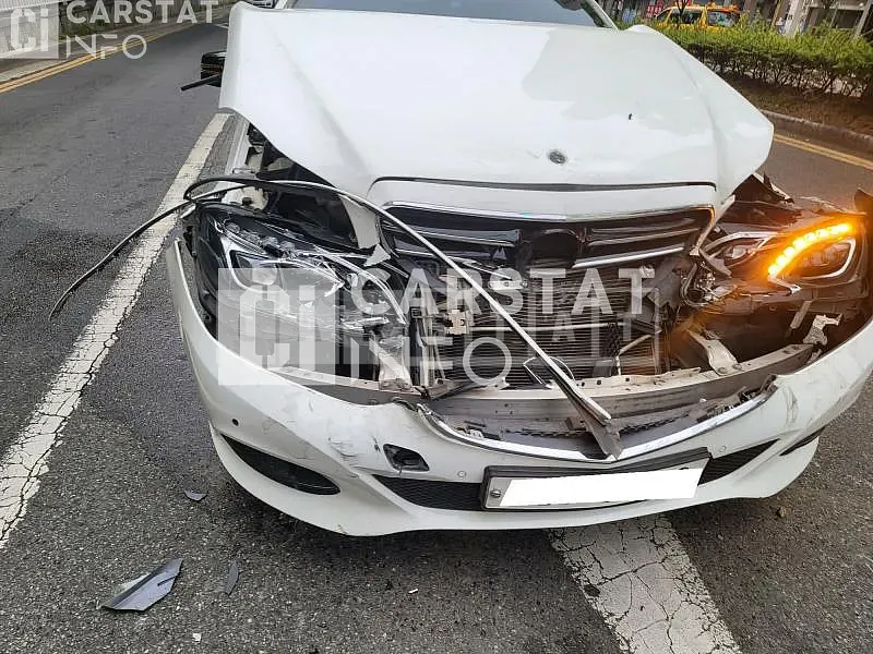 Photo 2 of 18: 2015 Mercedes-Benz E220 BlueTec, VIN WDDHF0ABXFB117329 — Korean insurance auction
