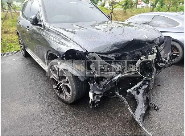 Photo 2 of 34: 2023 BMW X5 xDrive 40i — Korean insurance auction